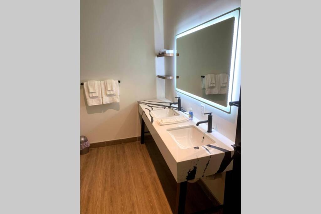 3e-spacious Close To Pitt/cmu/carlow, Sleeps 4 Apartamento